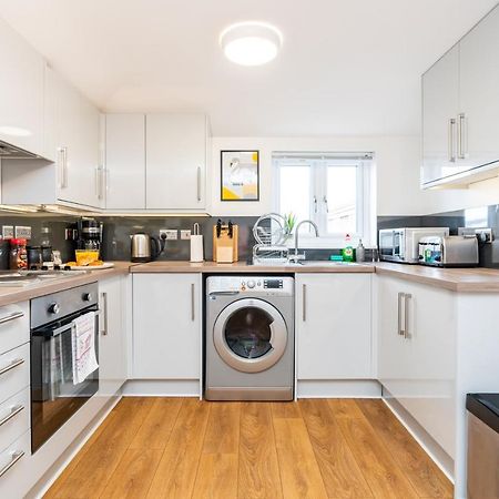 Town Center Apartment With 55” Smart Tv+Netflix Andover Dış mekan fotoğraf