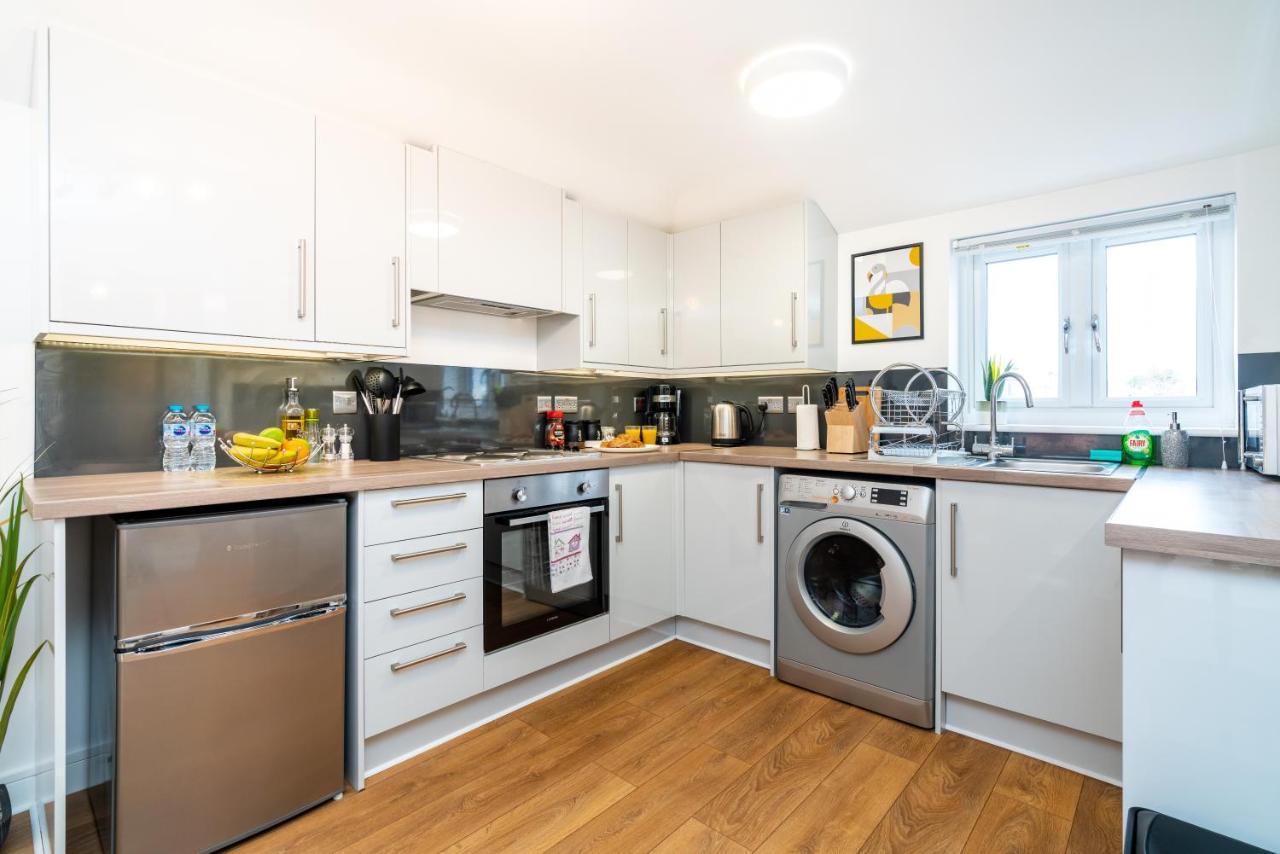 Town Center Apartment With 55” Smart Tv+Netflix Andover Dış mekan fotoğraf